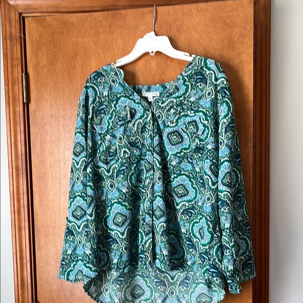 Notations Green Paisley Relaxed Blouse Buttoned Top